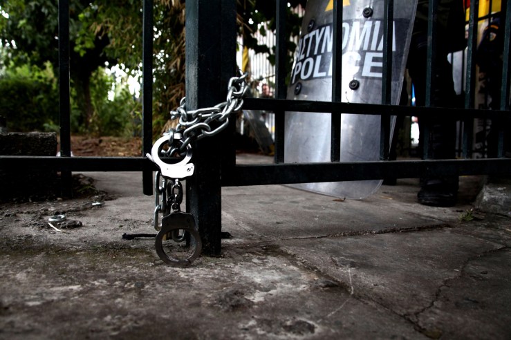 The Lost Signal of Democracy (To chameno sima tis dimokratias, 2013)